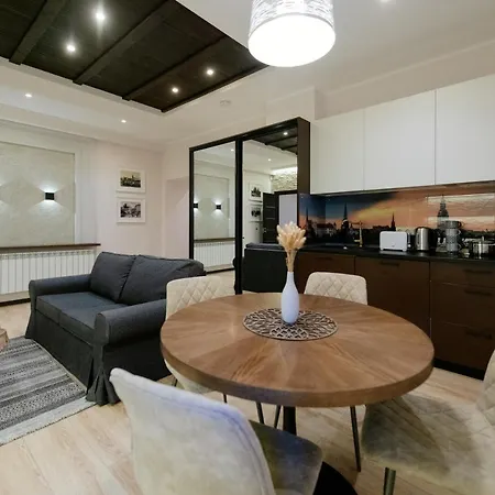 Апартаменти Premium - Ground Floor With Separate Entrance