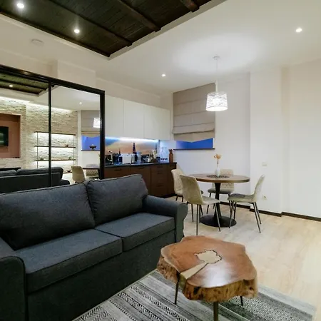 Апартаменти Premium - Ground Floor With Separate Entrance