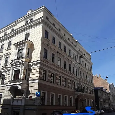 Premium - Ground Floor With Separate Entrance Апартаменти *
